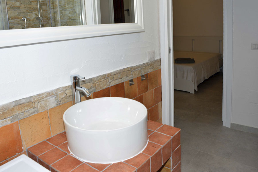 Condominio Circe in Sardegna bagno appartamento Il giglio di mare